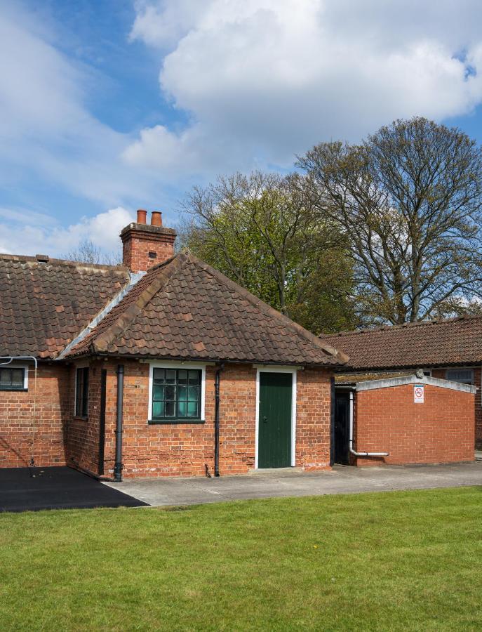 The Stable Suite At York Racecourse ภายนอก รูปภาพ