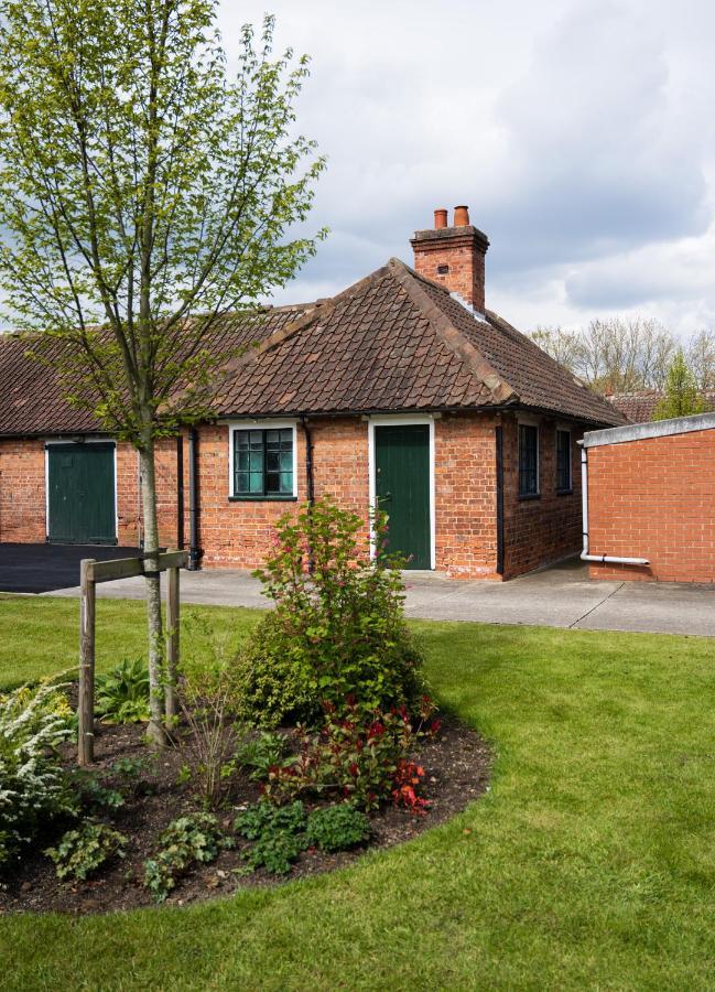 The Stable Suite At York Racecourse ภายนอก รูปภาพ
