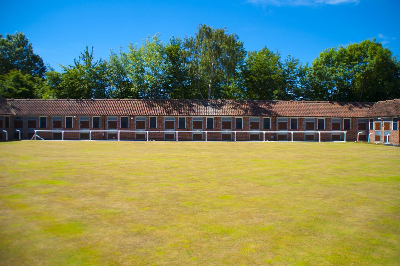 The Stable Suite At York Racecourse ภายนอก รูปภาพ